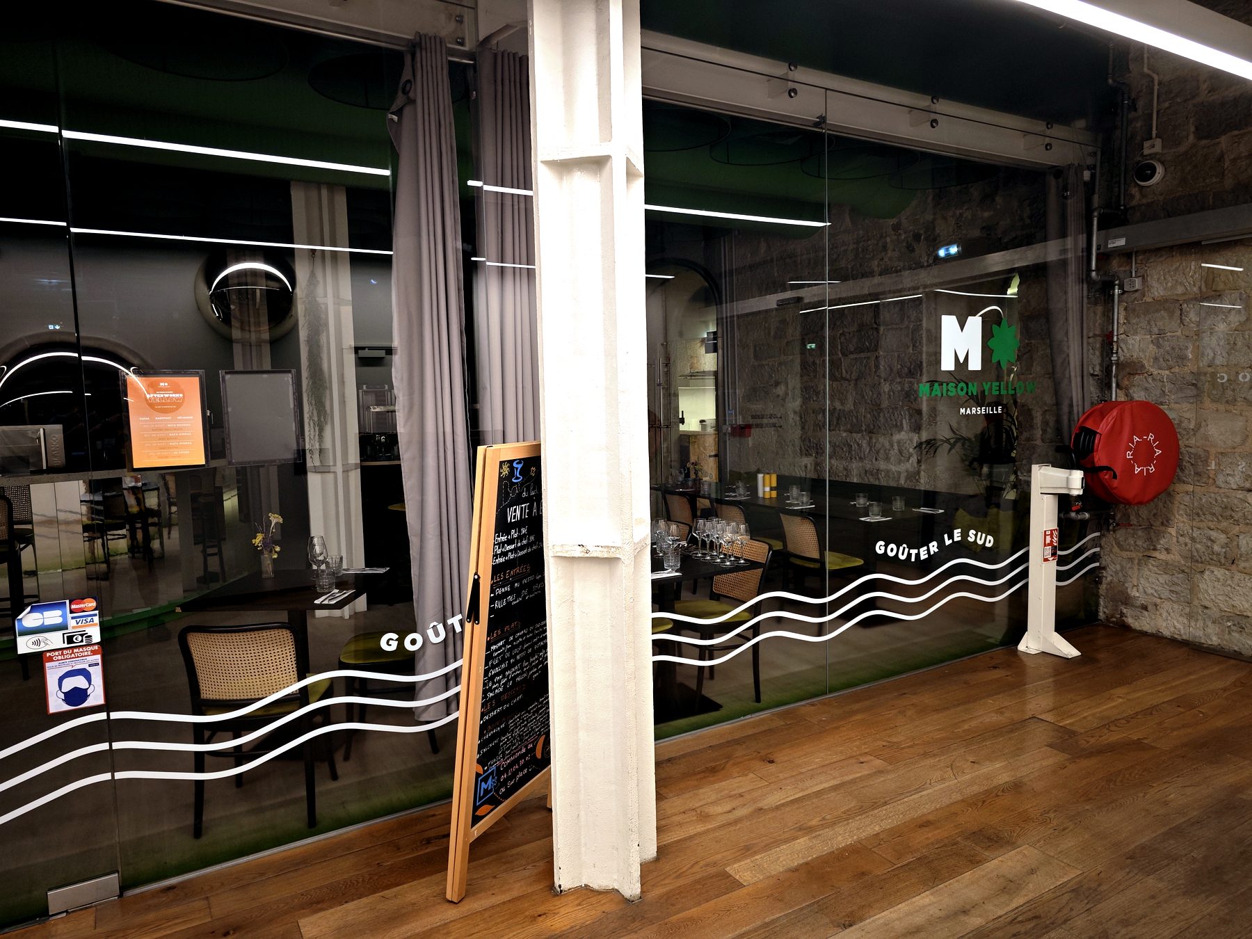 Adhésif vitrine — 052_adhesif-vitrine-morgan-nuit