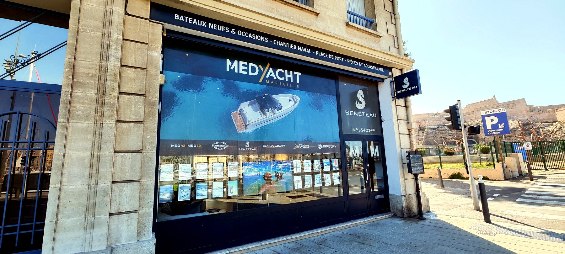 Adhésif vitrine — 081_adhesif-vitrine-med-yacht
