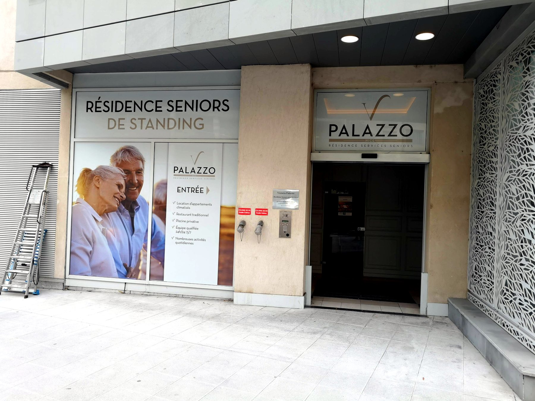 Adhésif vitrine — 205_plaque-signaletique-palazzo-residence