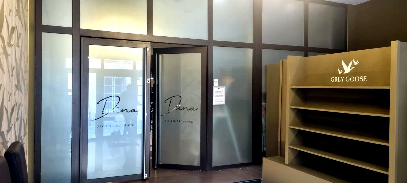 Adhésif vitrine — 243_adhesif-depoli-vitrine-pina-bar