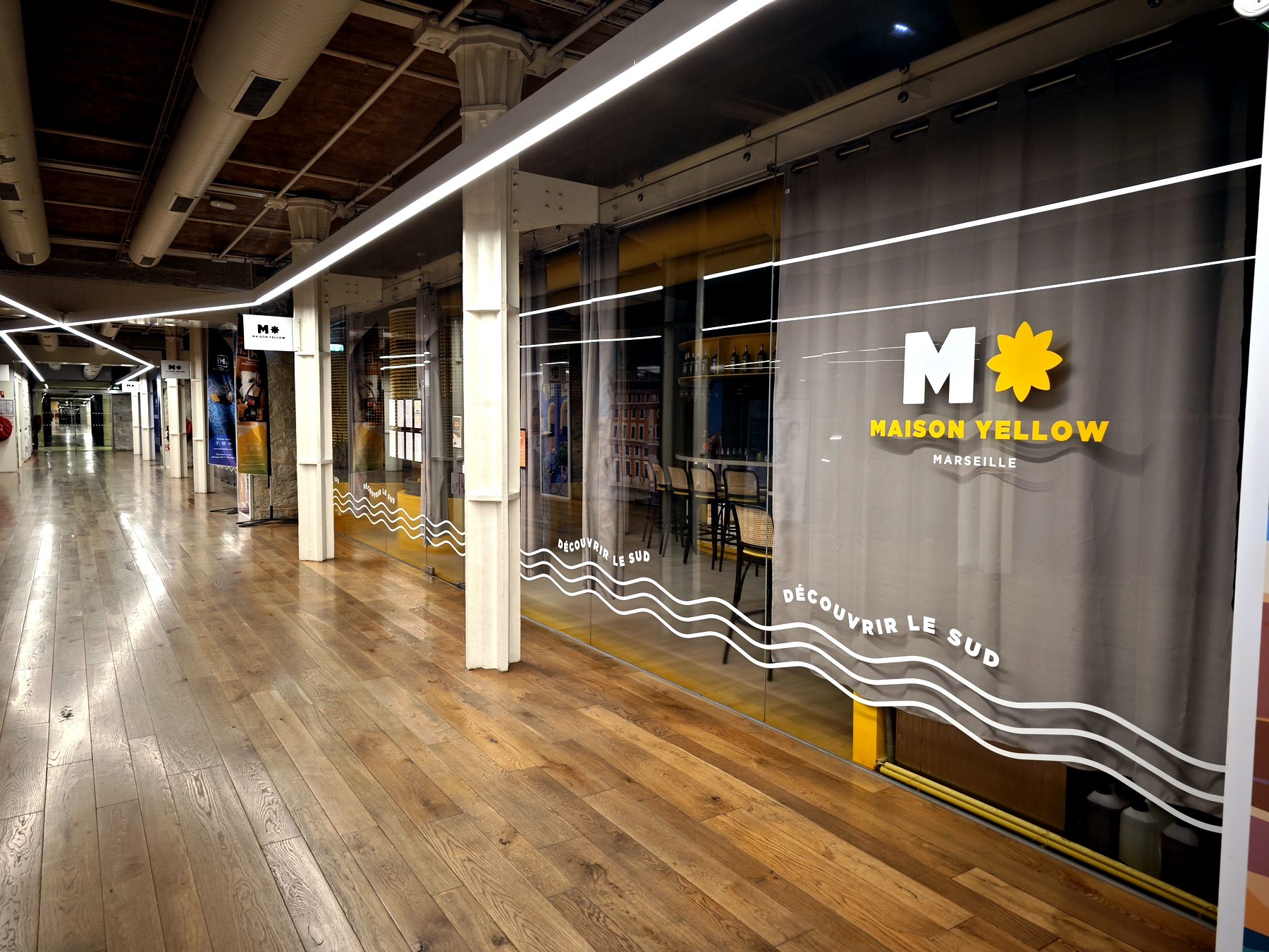 Adhésif vitrine — 271_signaletique-interieure-maison-yellow