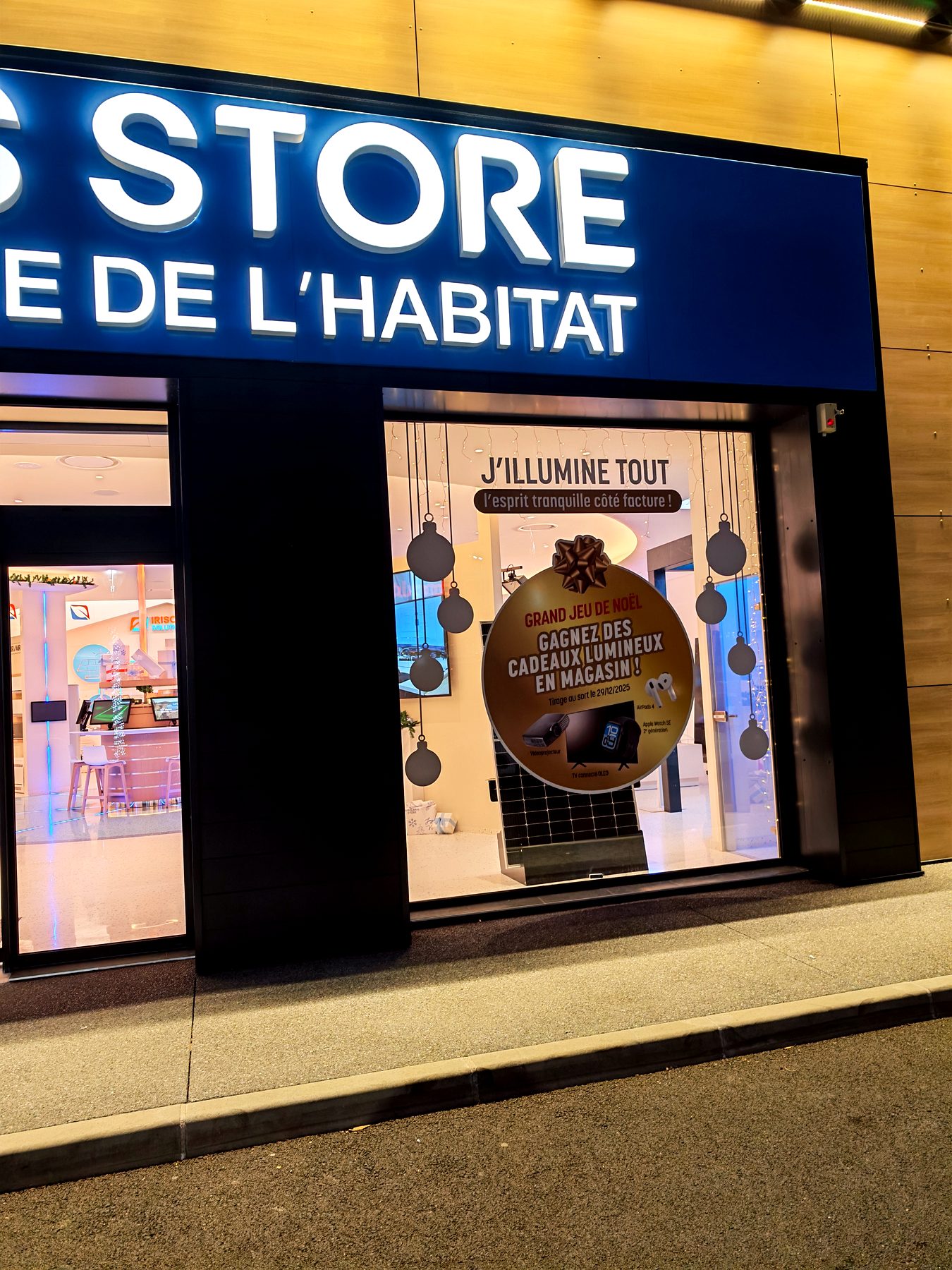 Adhésif vitrine — 273_enseigne-isolaris-store-expert-habitat