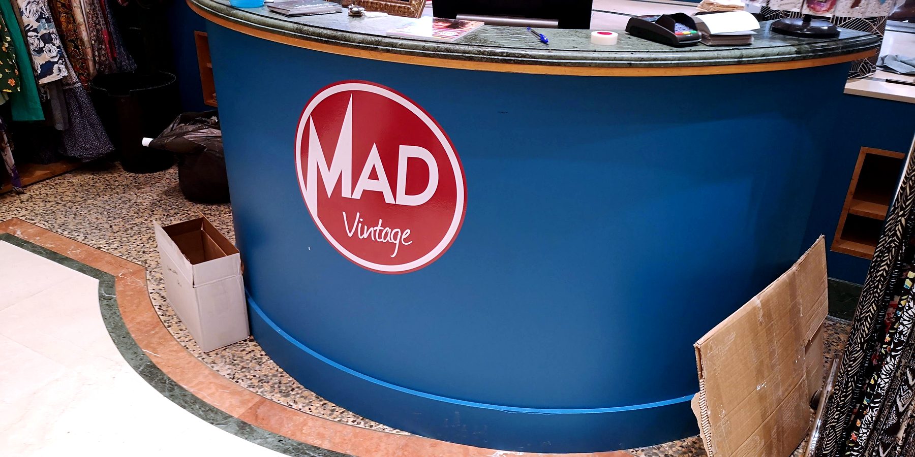 Décoration intérieure — 196_comptoir-logo-mad-vintage