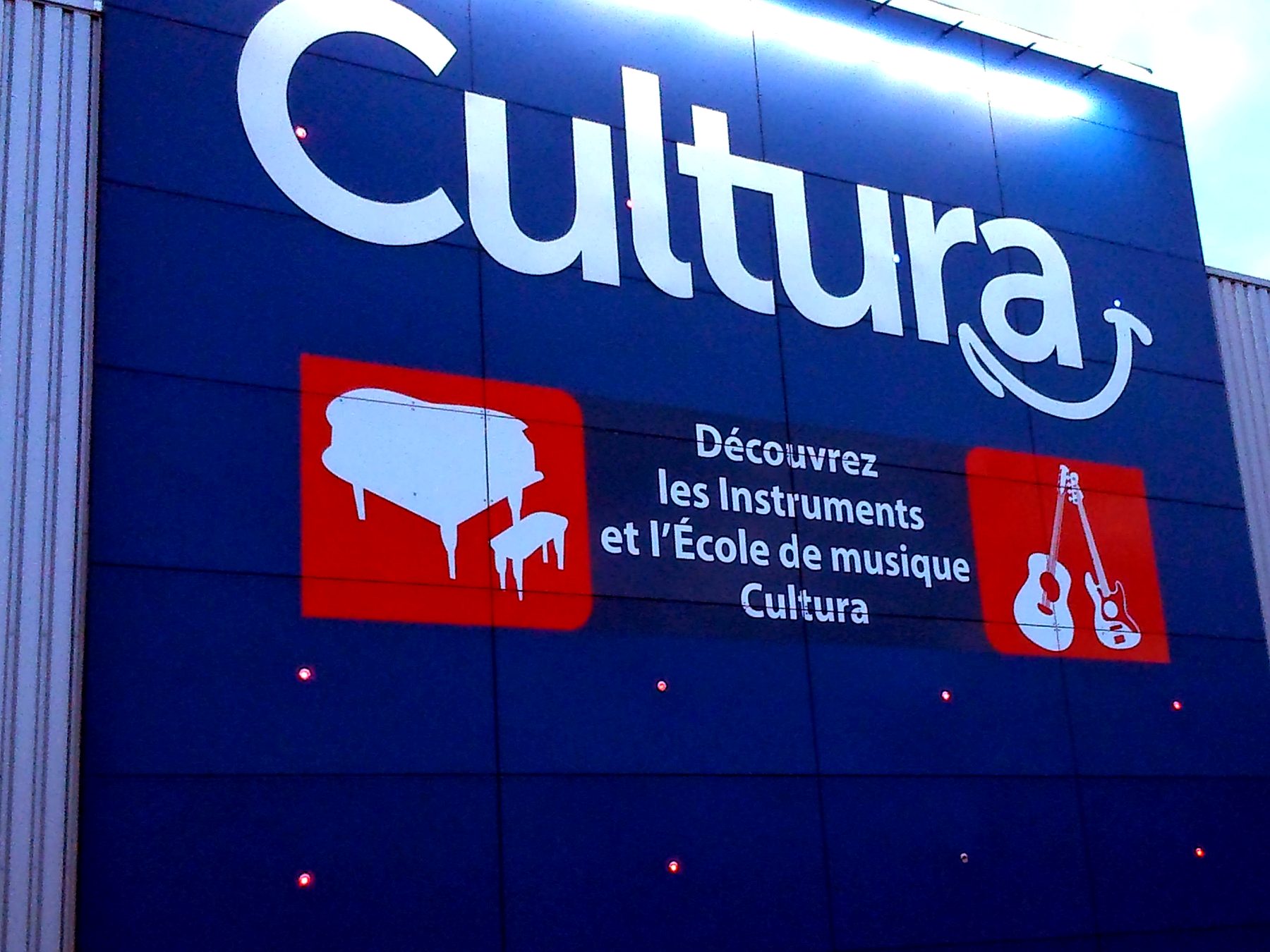 Enseigne dibond — 213_caisson-led-cultura-musique