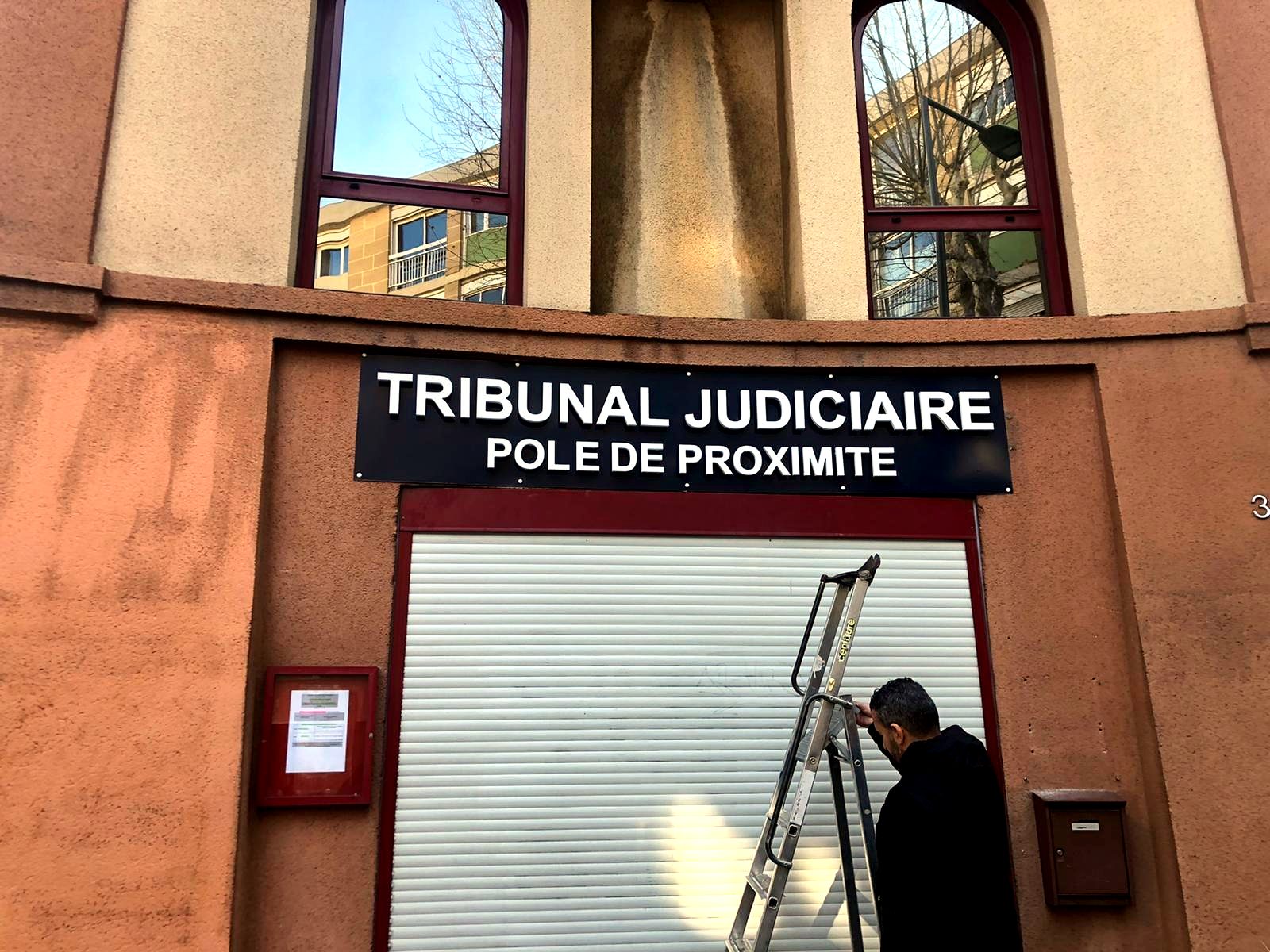 Enseigne dibond — 223_pose-enseigne-tribunal-judiciaire