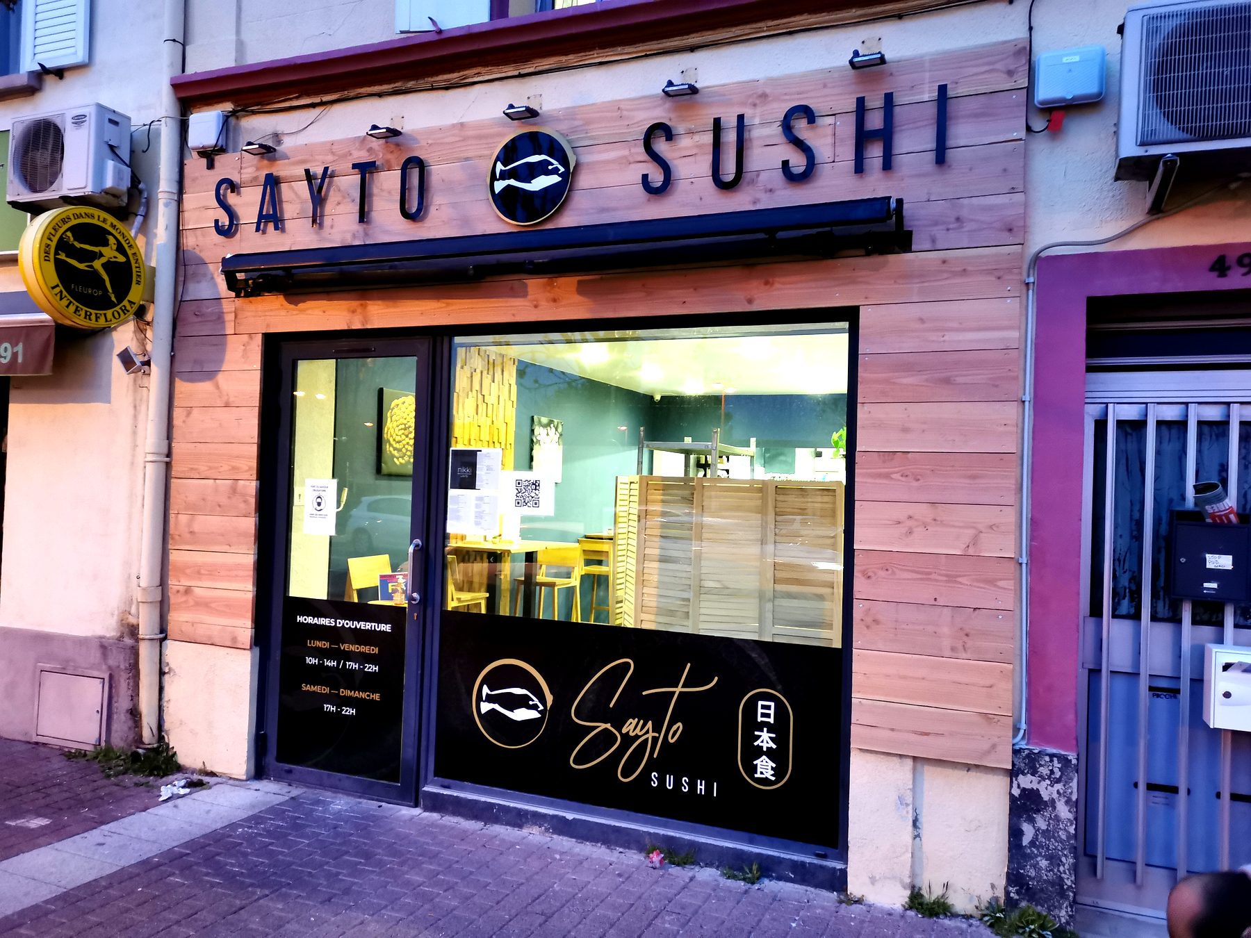 Enseigne lumineuse — 106_adhesif-vitrine-sayto-sushi