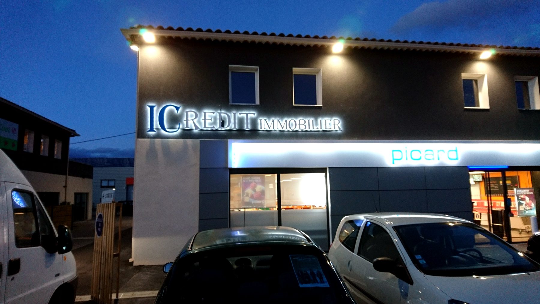 Enseigne lumineuse — 146_enseigne-icredit-immobilier-nuit
