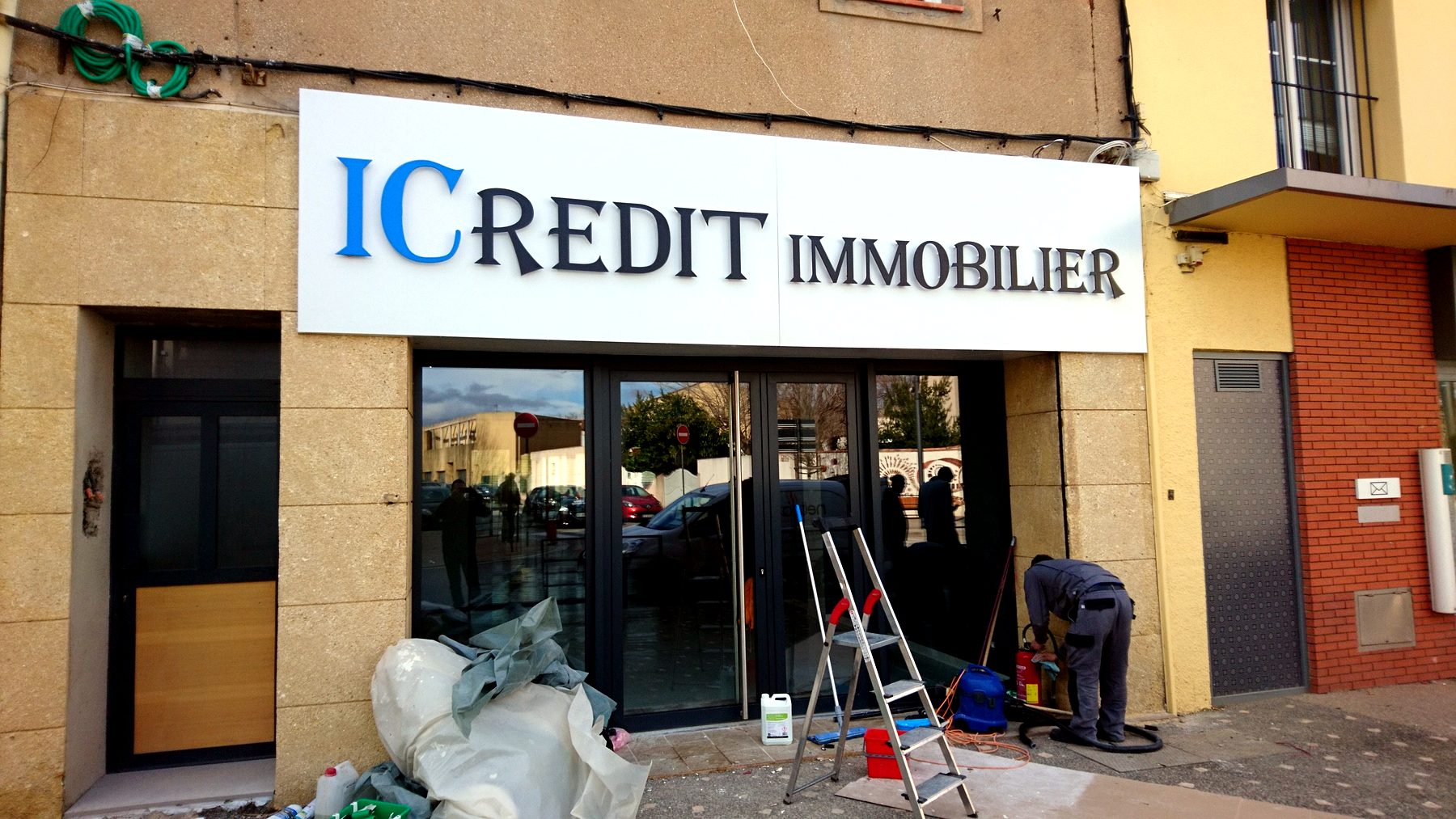 Enseigne lumineuse — 167_pose-icredit-immobilier-chantier