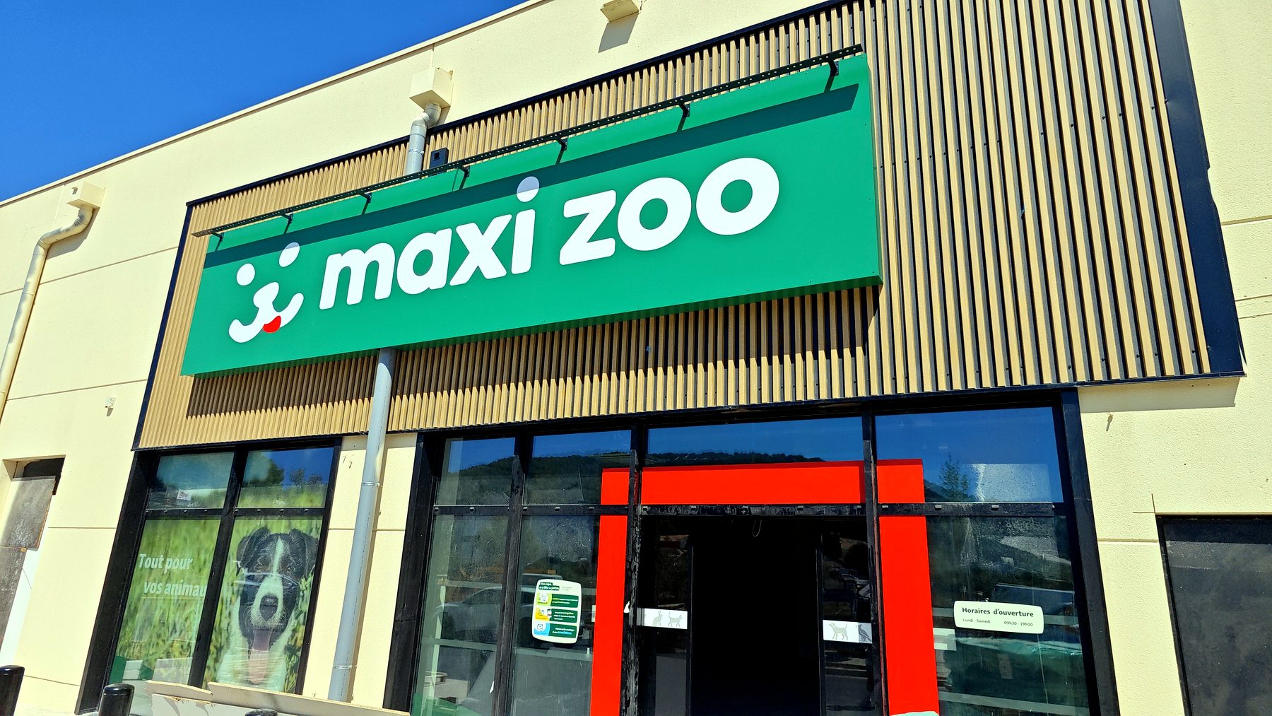 Enseigne lumineuse — 178_adhesif-vitrine-maxi-zoo-v2
