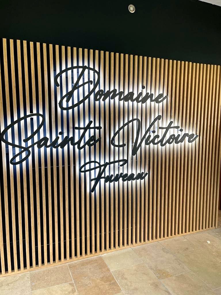 Enseigne lumineuse — 239_fabrication-mur-vegetal-led-atelier