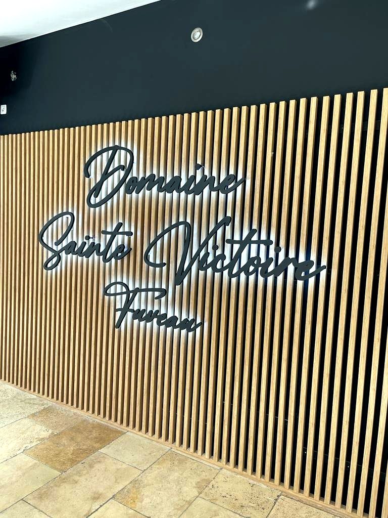 Enseigne lumineuse — 240_fabrication-mur-vegetal-v2