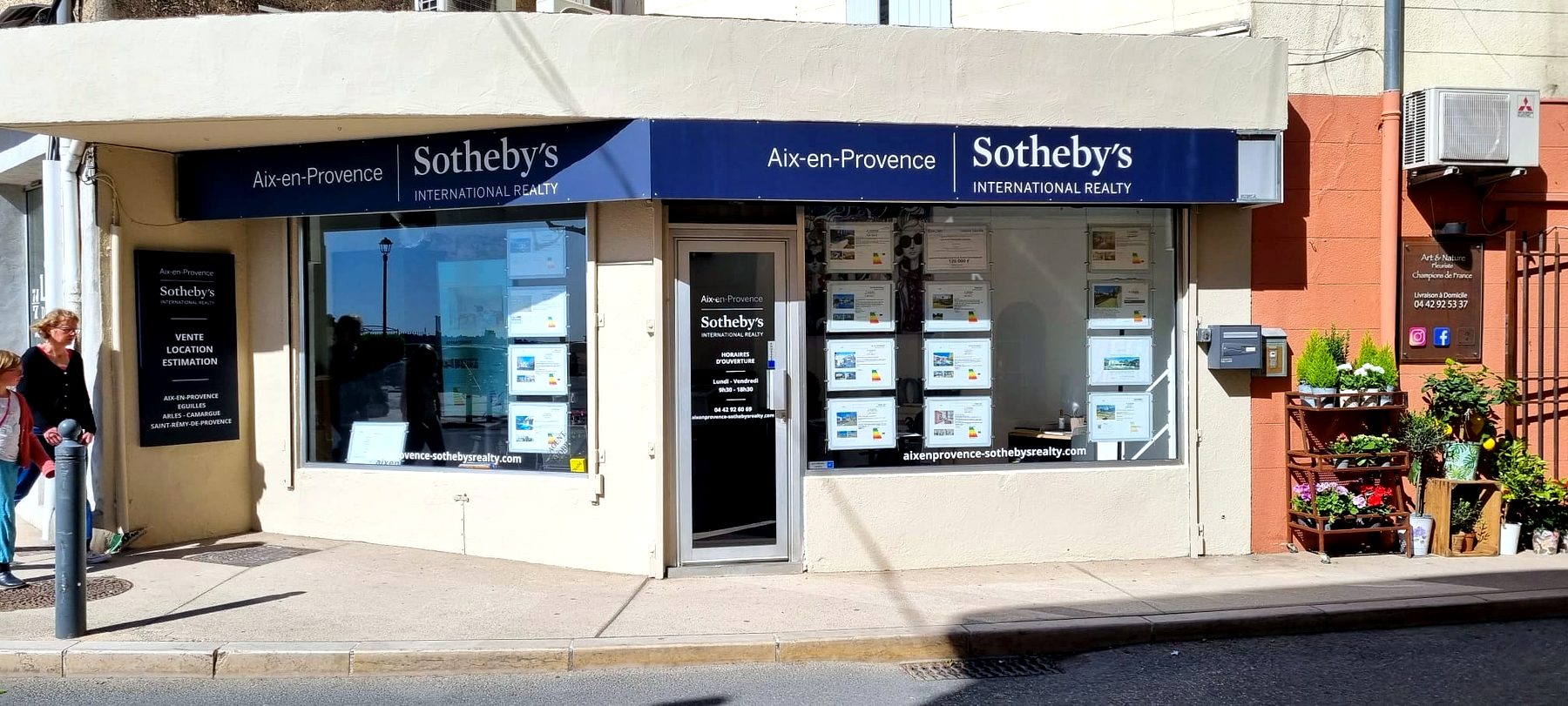 Enseigne lumineuse — 241_sothebys-aix-facade-v1