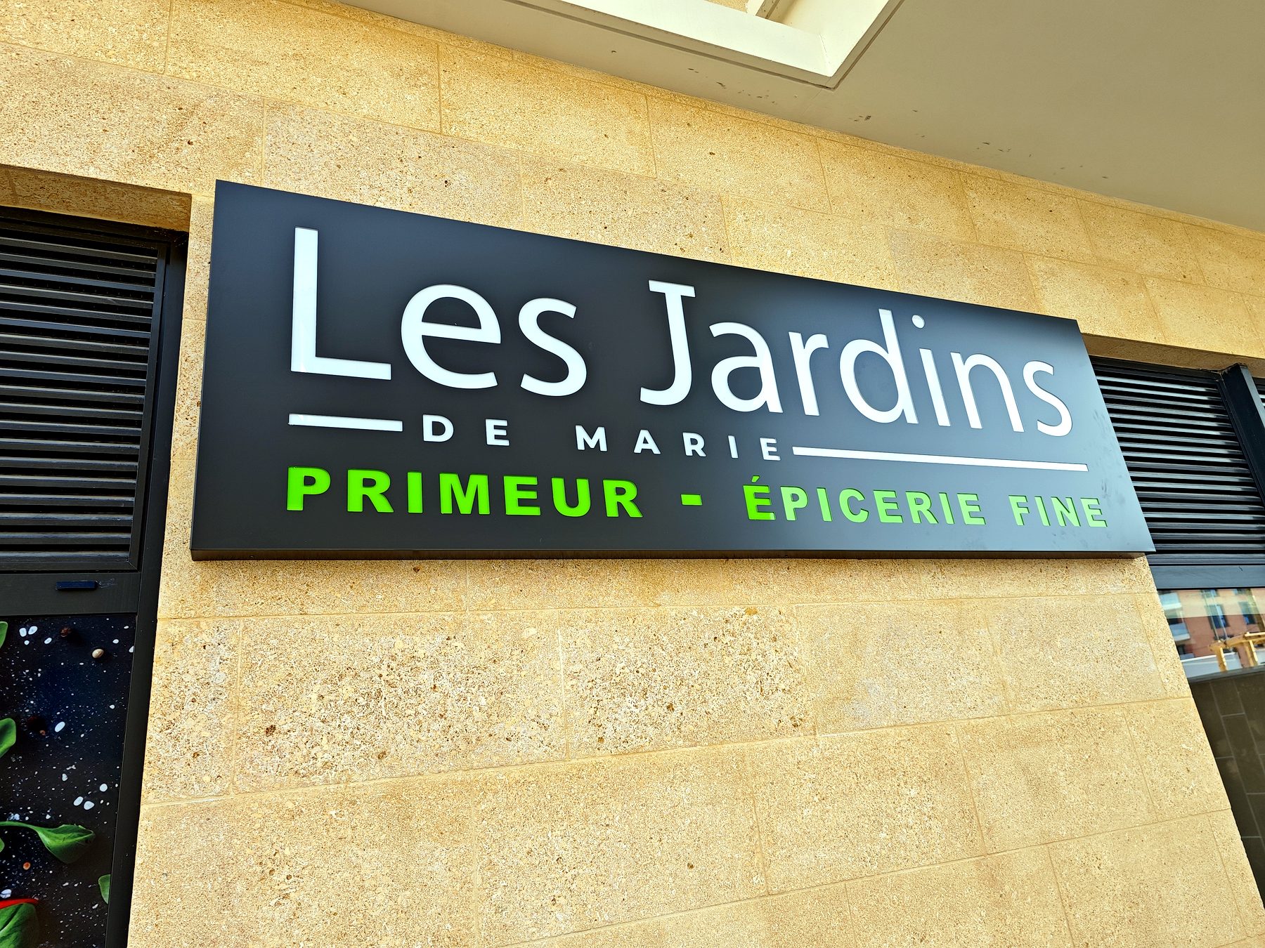 Enseigne lumineuse — 282_avant-pose-les-jardins-v2