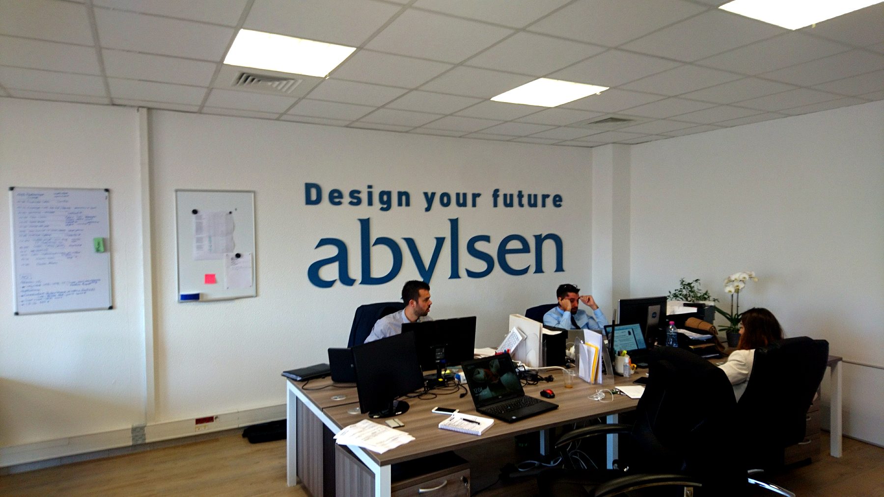 Enseigne relief — 152_signaletique-interieure-abylsen-bureau
