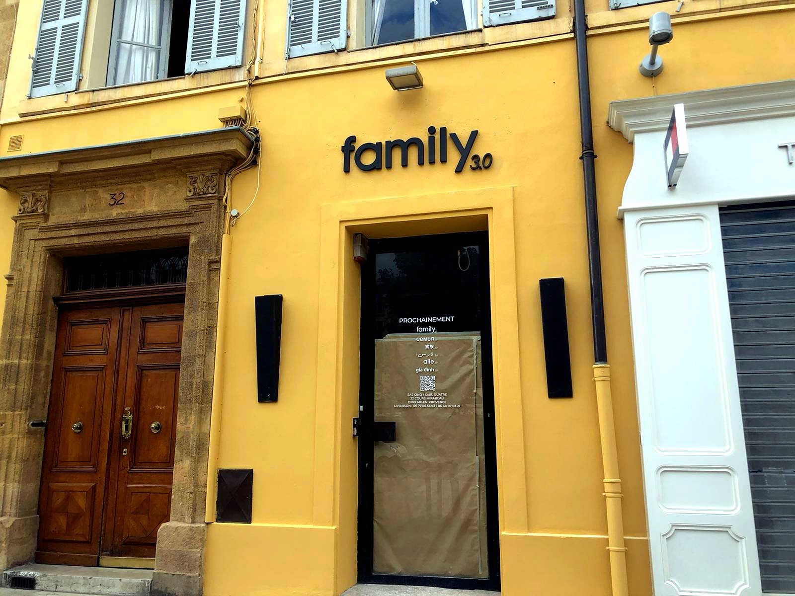 Enseigne relief — 233_enseigne-family-by-facade