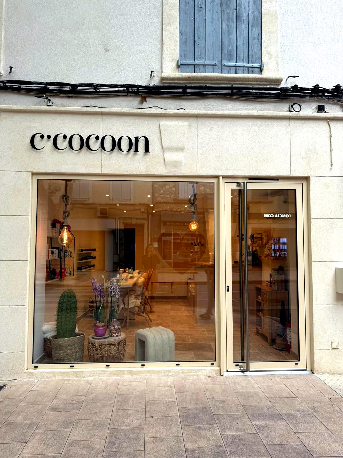 Enseigne relief — 249_adhesif-vitrine-ecocoon-v2