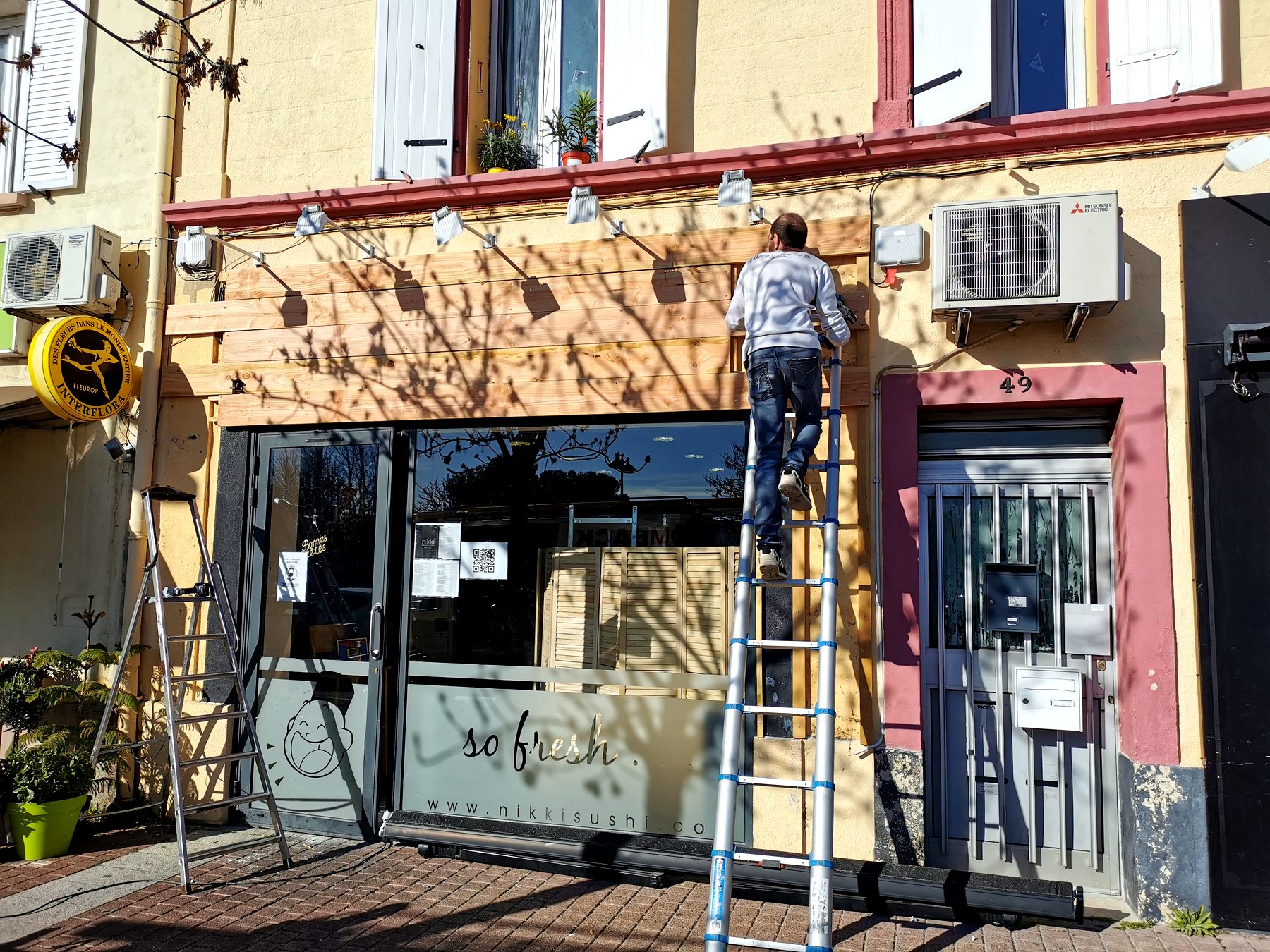 Habillage façade — 019_pose-adhesif-vitrine-facade