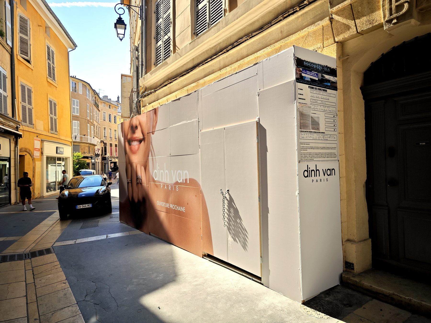 Habillage palissade — 034_adhesif-vitrine-rue-commerciale