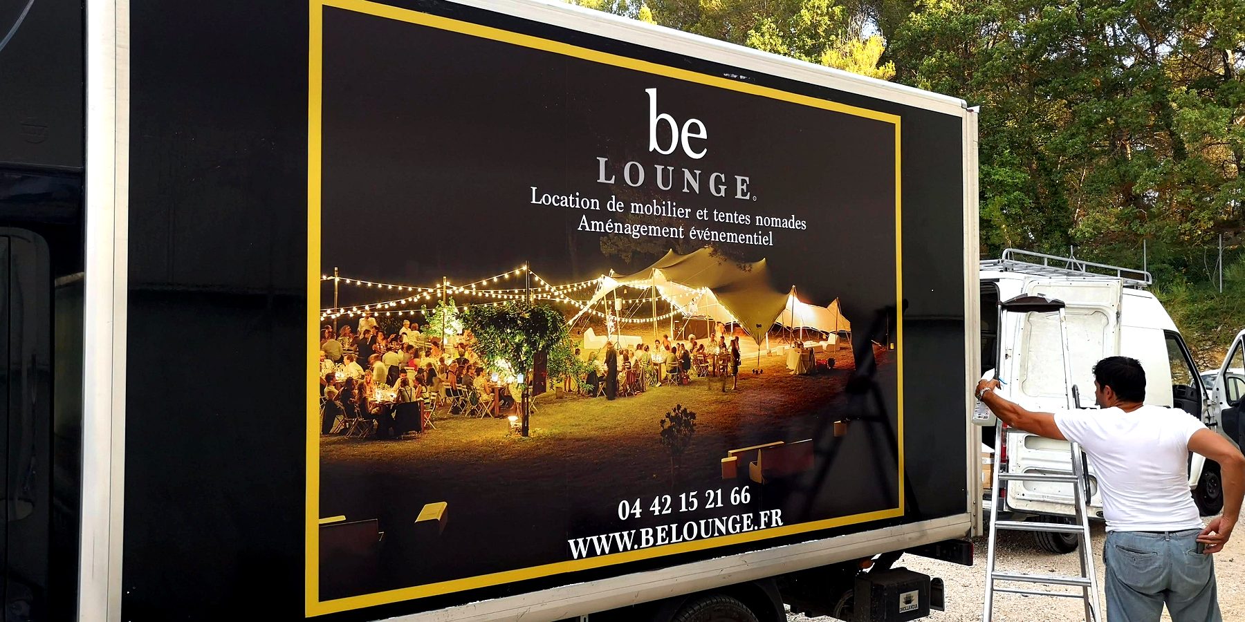 Marquage véhicule — 184_bache-grand-format-be-lounge