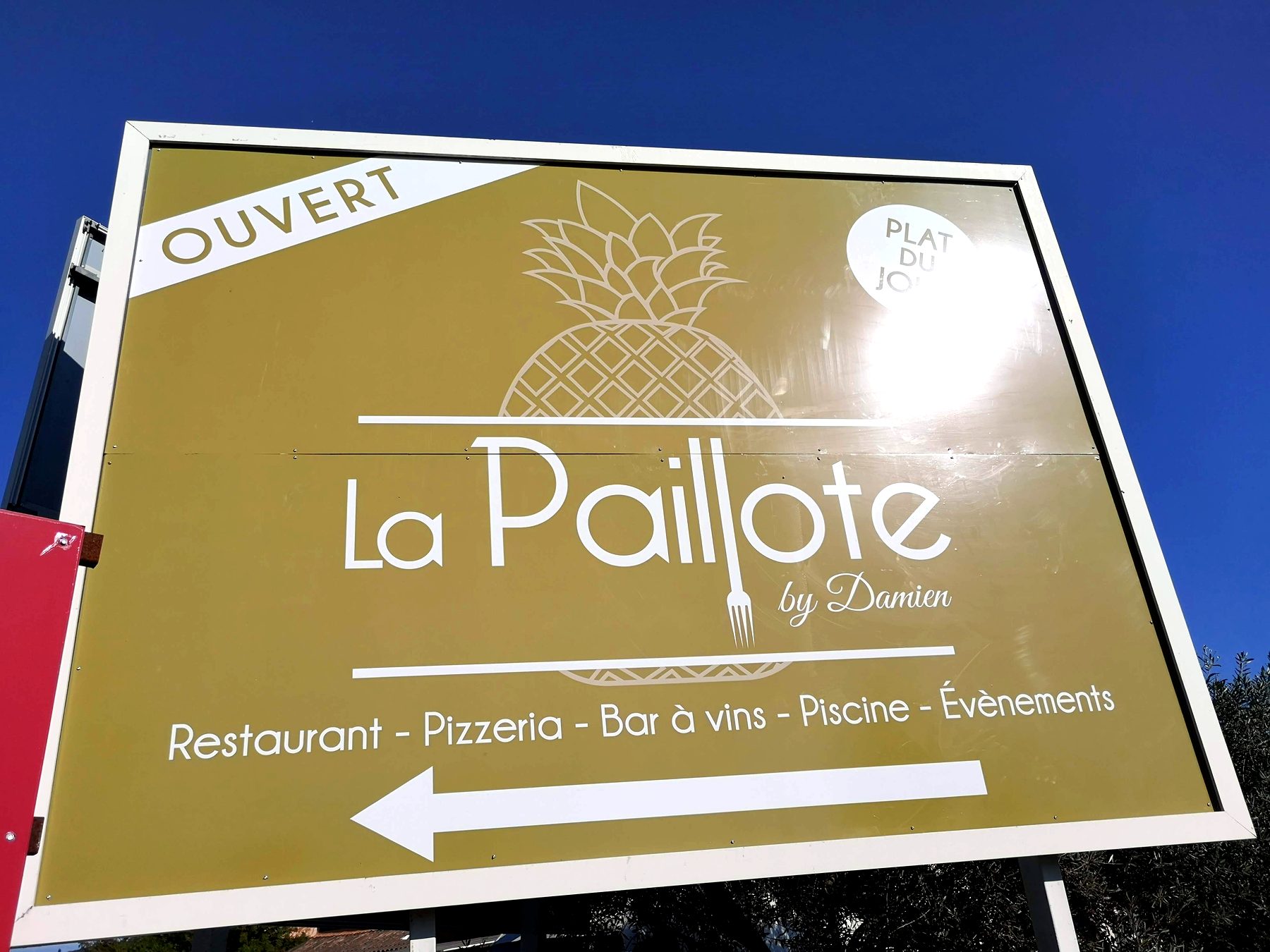 Panneau 4×3 — 256_panneau-totem-la-paillote-restaurant