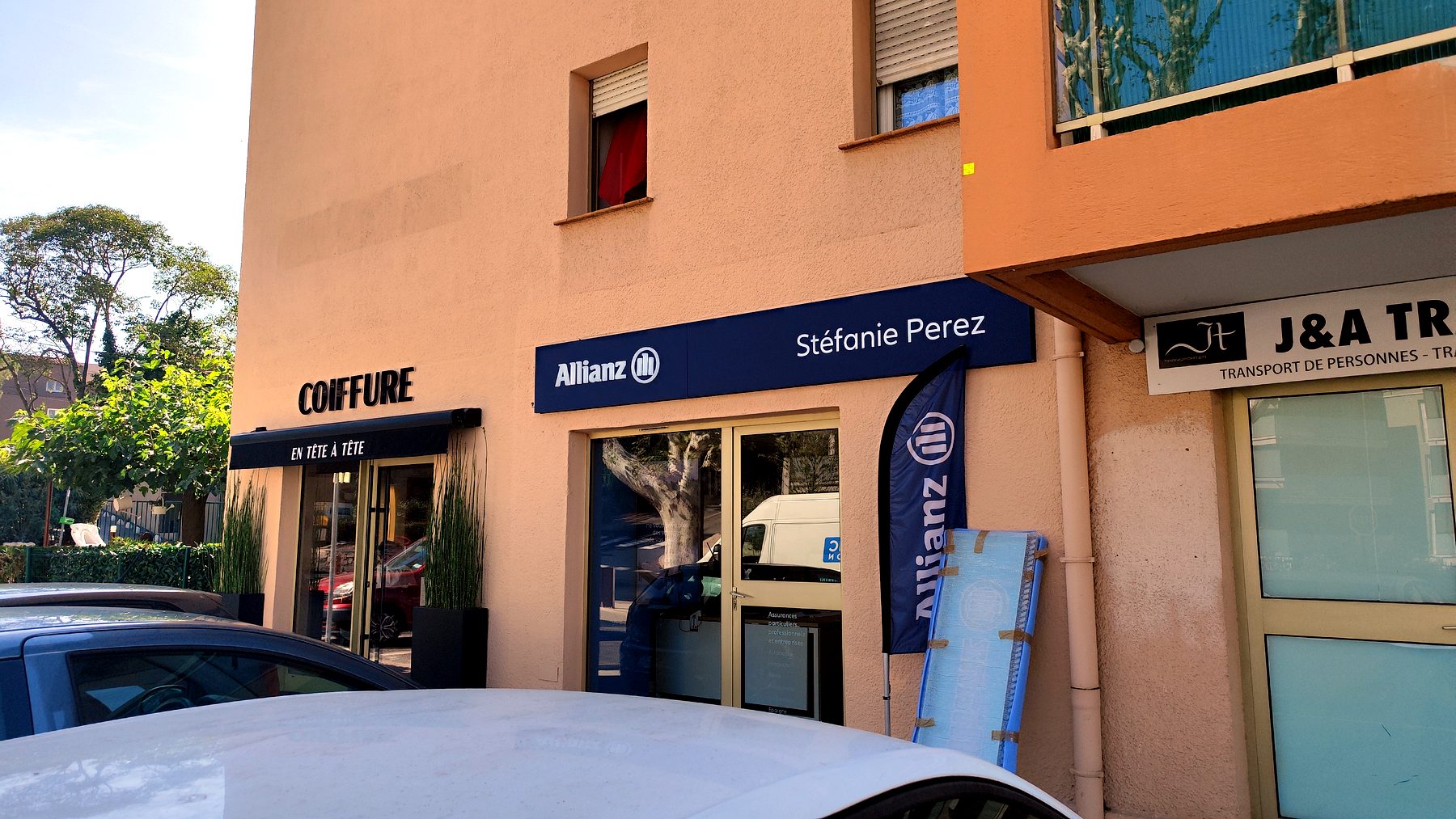 Pose chantier — 049_adhesif-vitrine-allianz-pharmacie