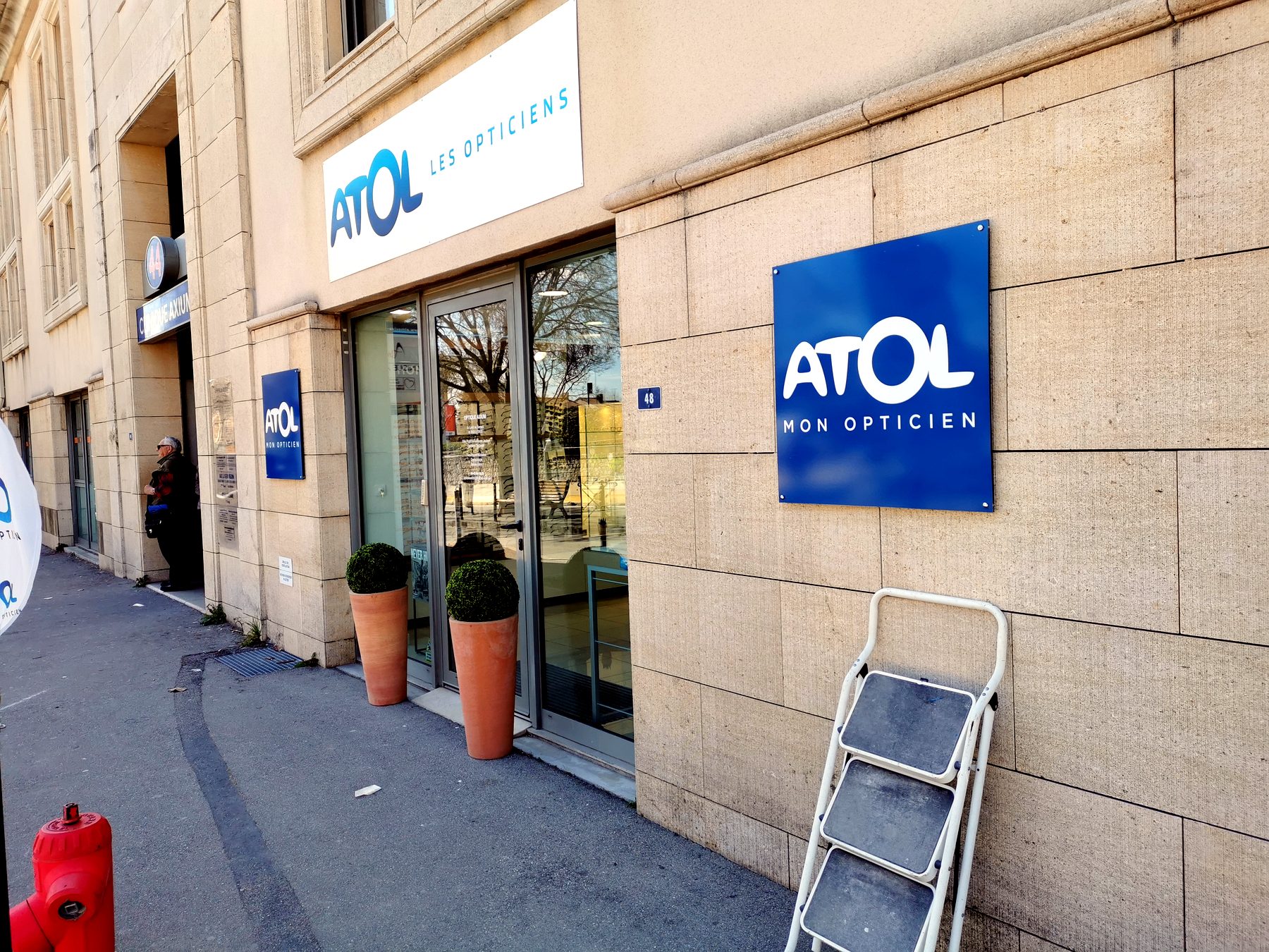 Pose chantier — 258_enseigne-atol-optique-facade